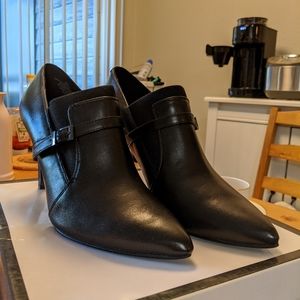 Nine West jaceyo black buckle booties
